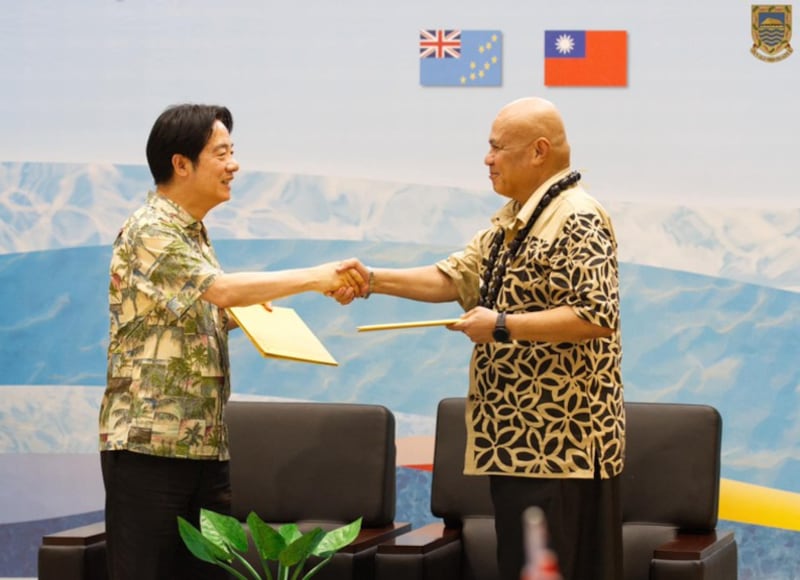 Tuvalu’s Prime Minister Feleti Teo (R) and Taiwanese President Lai Ching-te (L) mark 45 years of diplomatic relations during their meeting in Funafuti, Tuvalu, on Dec. 4, 2024.